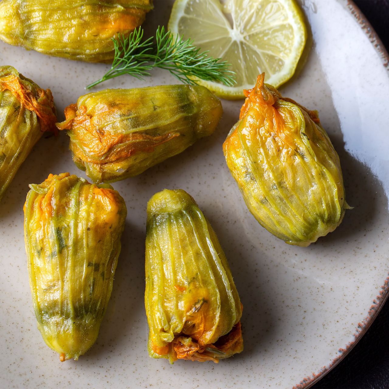 Flor de calabacín rellena de ricotta