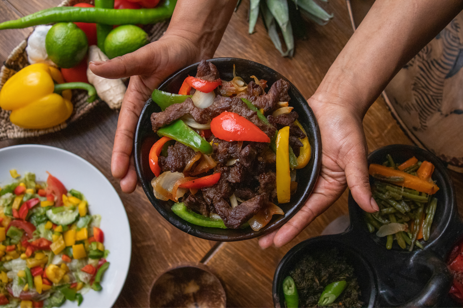 Fajitas Tex-Mex con pimientos tricolor y aguacates La Caja Saludable