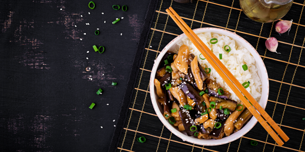 Salteado de pollo con berenjena japonesa La Caja Saludable